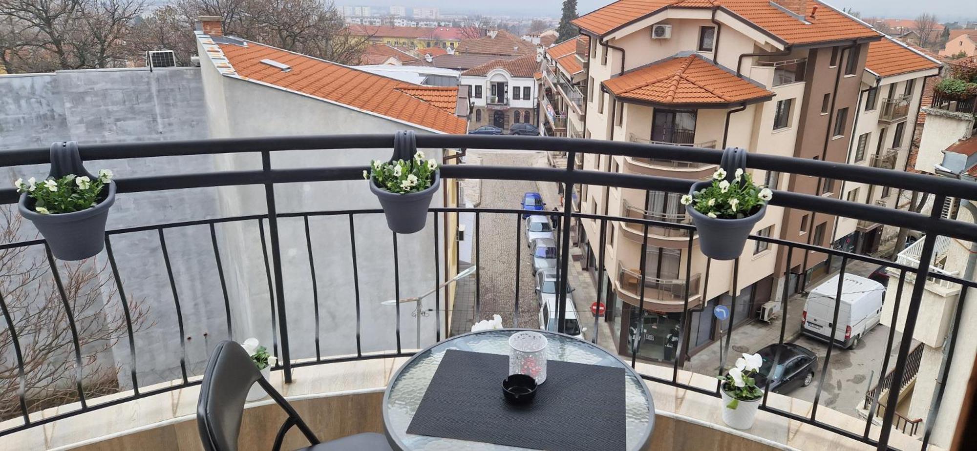 Black And White Apartment Карлово Экстерьер фото
