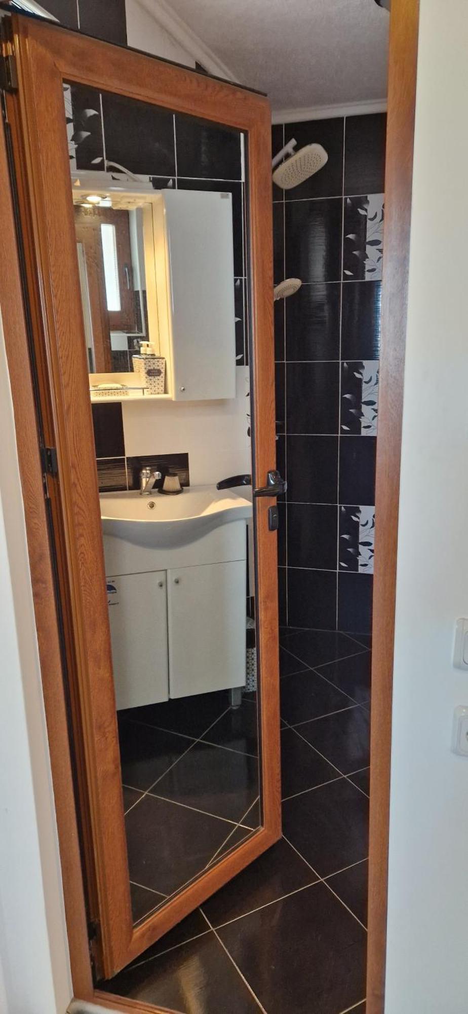 Black And White Apartment Карлово Экстерьер фото