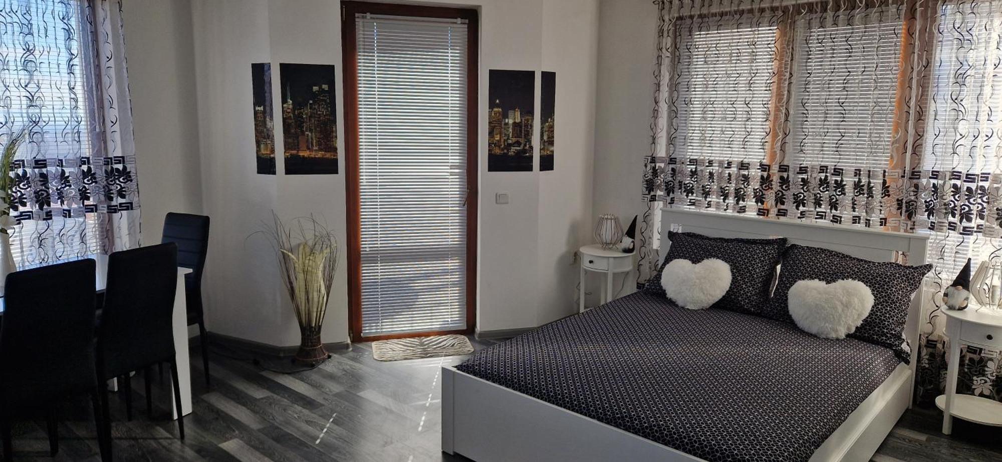 Black And White Apartment Карлово Экстерьер фото